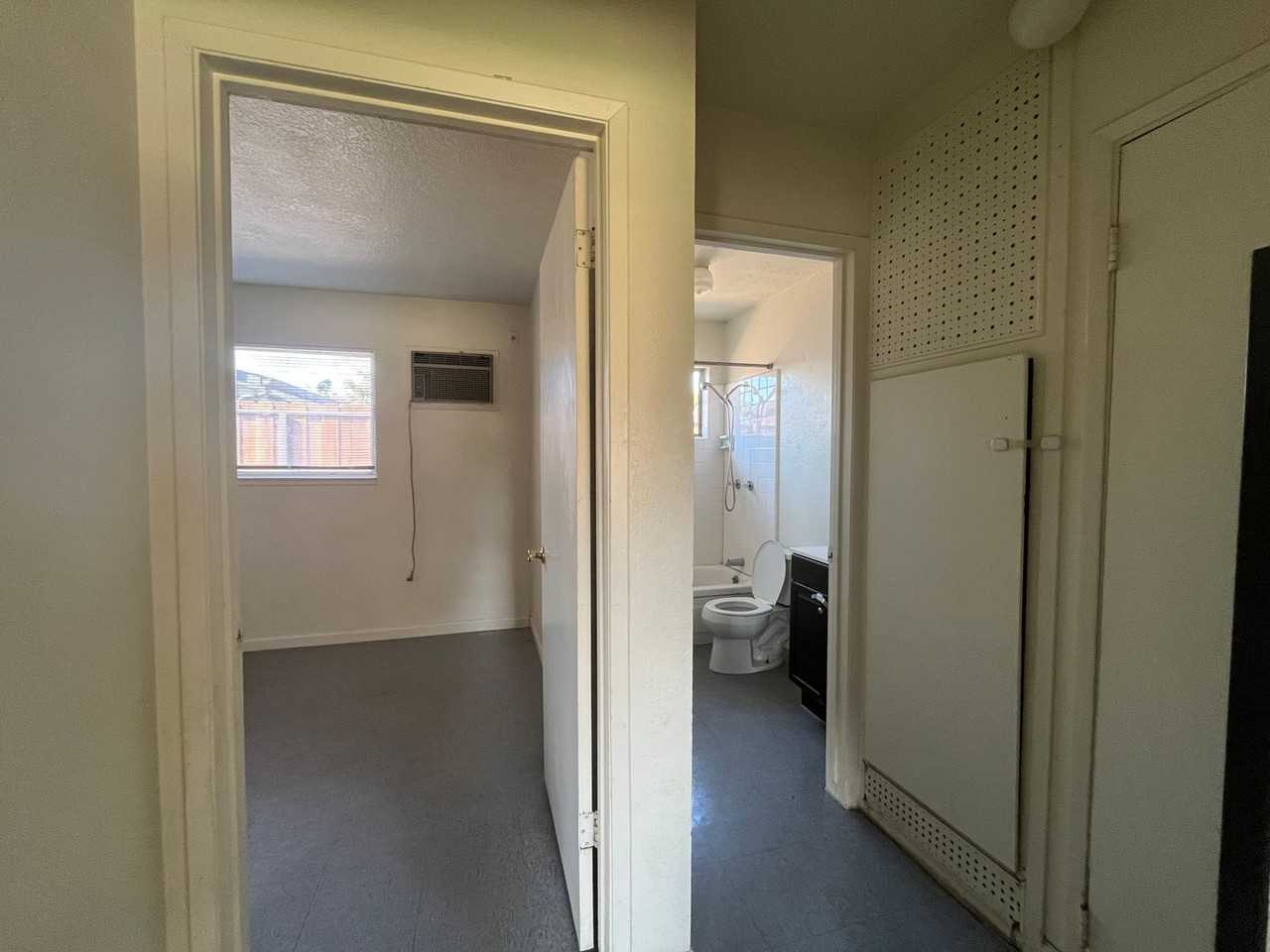 441 N Golden Gate Ave - Photo 5 of 8