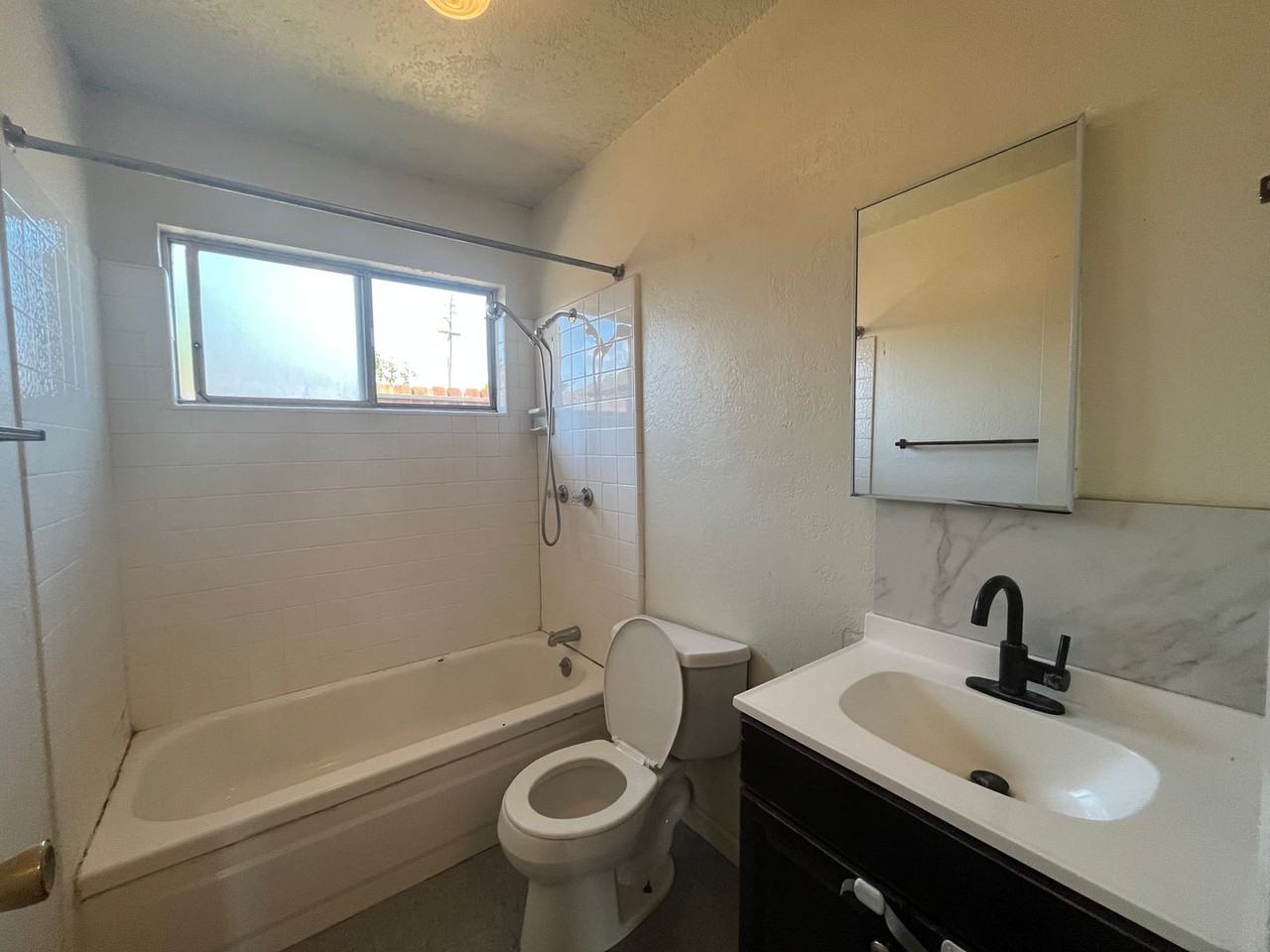 441 N Golden Gate Ave - Photo 6 of 8