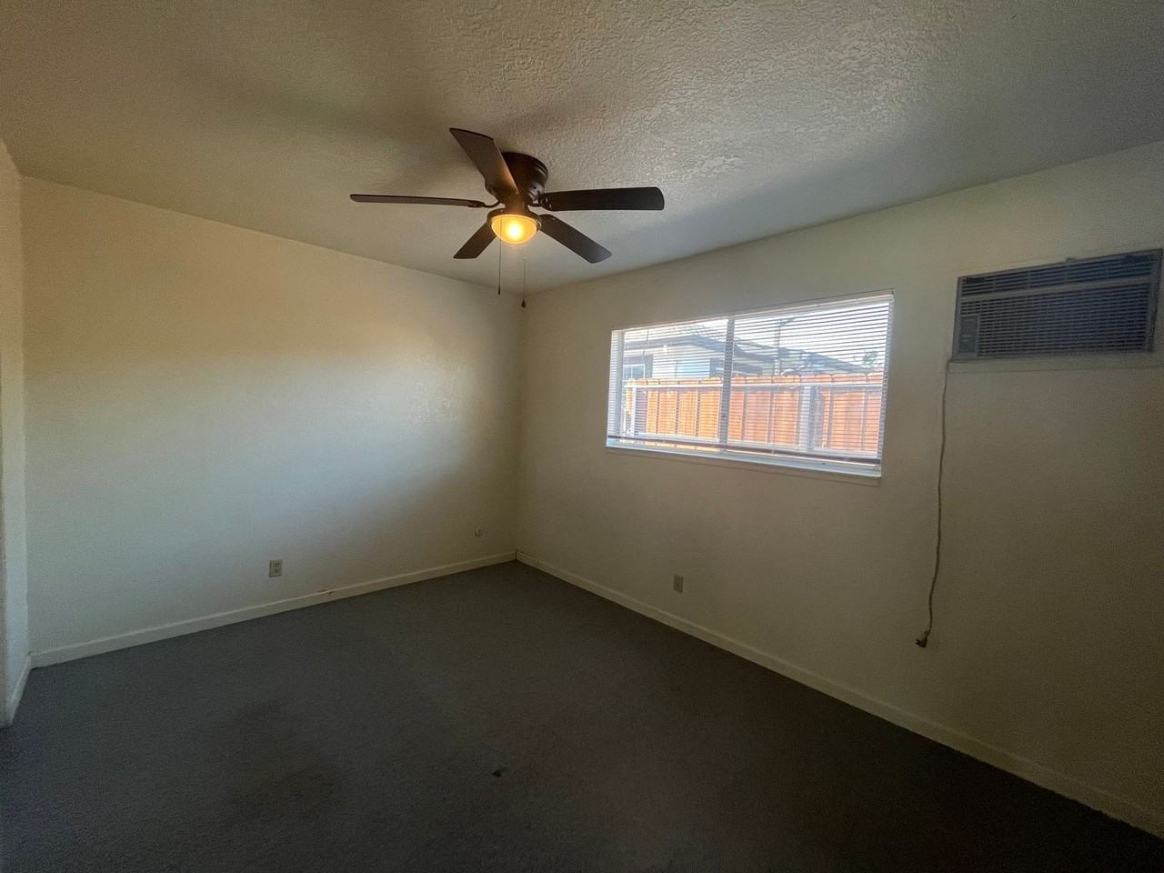 441 N Golden Gate Ave - Photo 7 of 8