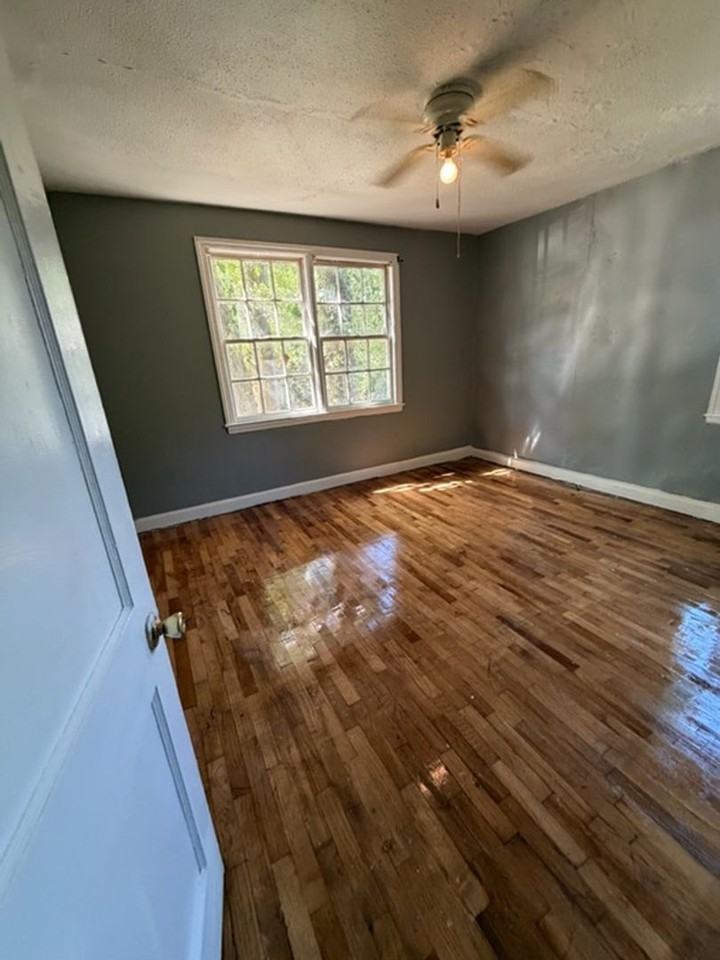 36 Ross Ave - Photo 7 of 9