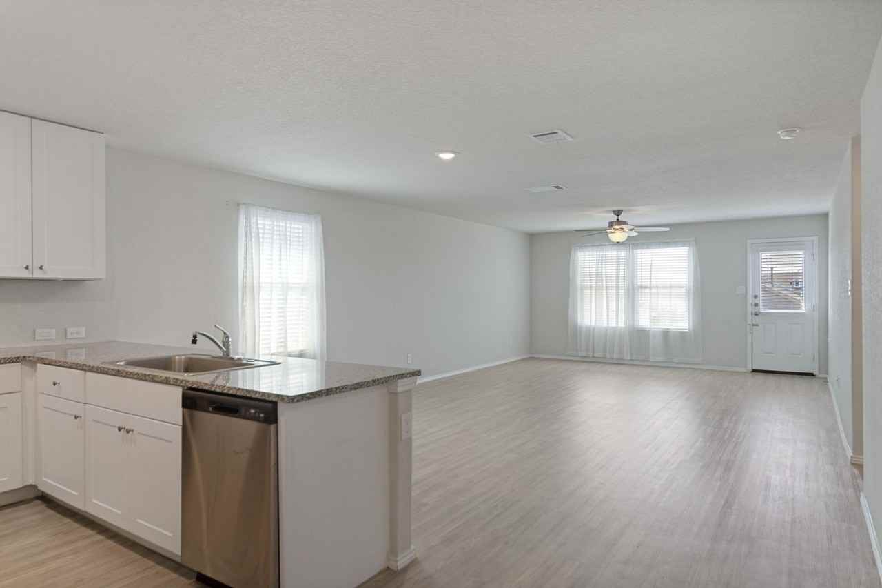 5314 Trellised Ln - Photo 6 of 25