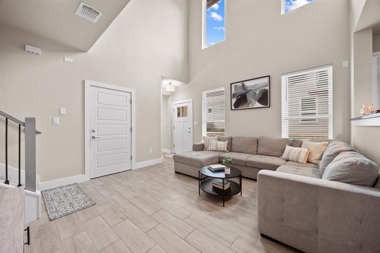 11315 Gadsen Ln - Photo 6 of 40