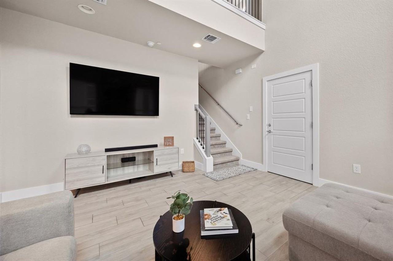 11315 Gadsen Ln - Photo 7 of 40