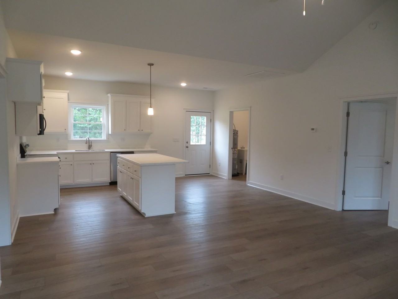21161 Baileys Ln - Photo 3 of 19