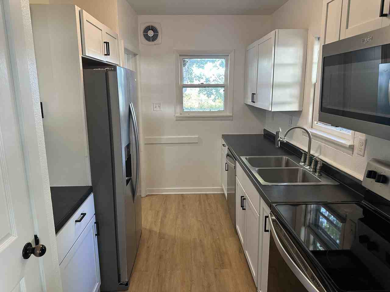 3218 Lettie St - Photo 2 of 27