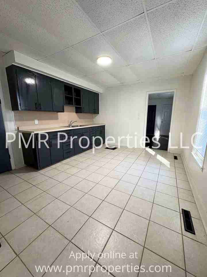 1808 Mitchell Ave - Photo 3 of 9