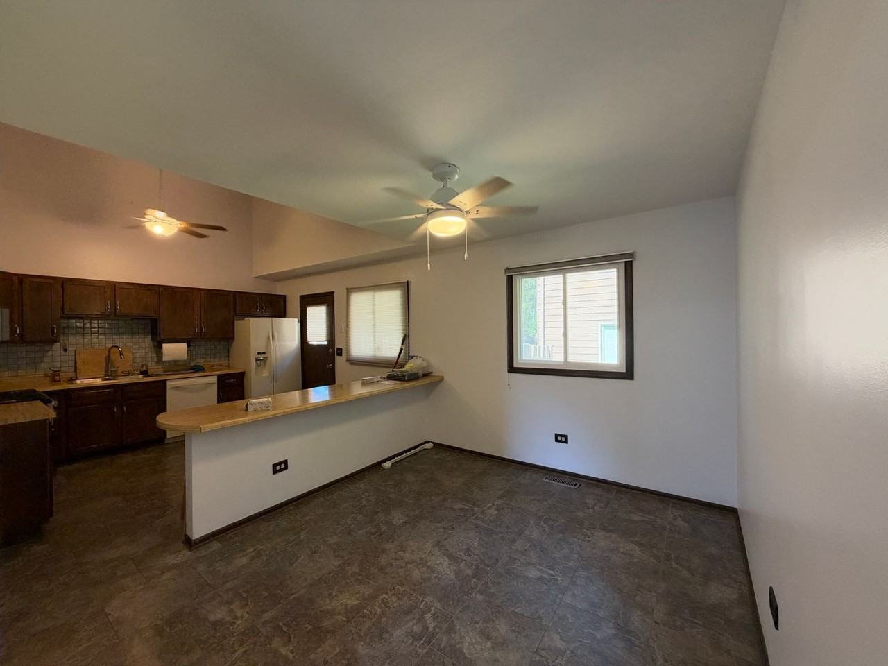338 Belle Plaine Ave - Photo 3 of 47