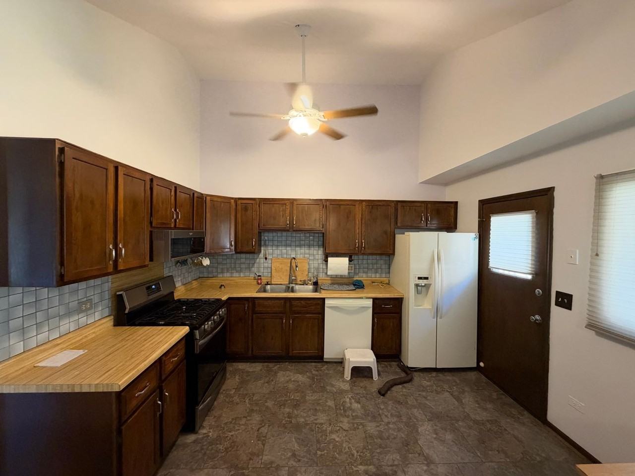 338 Belle Plaine Ave - Photo 6 of 47