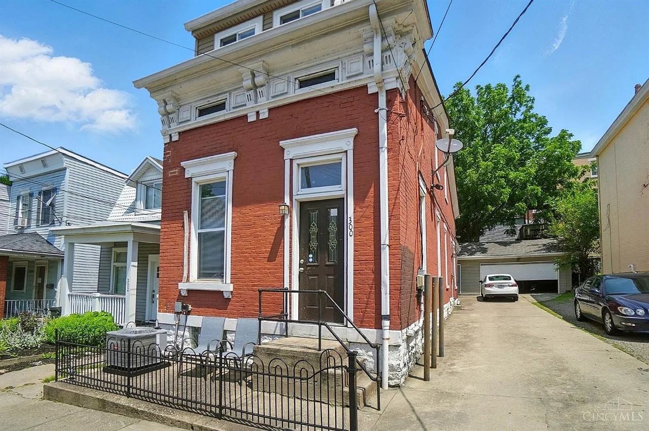 300 Emming St - Photo 2 of 29