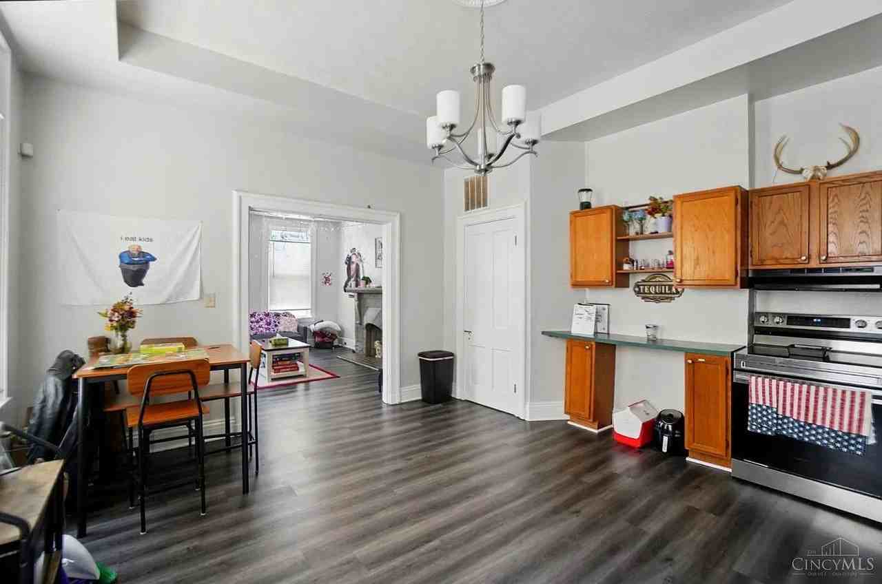 300 Emming St - Photo 7 of 29