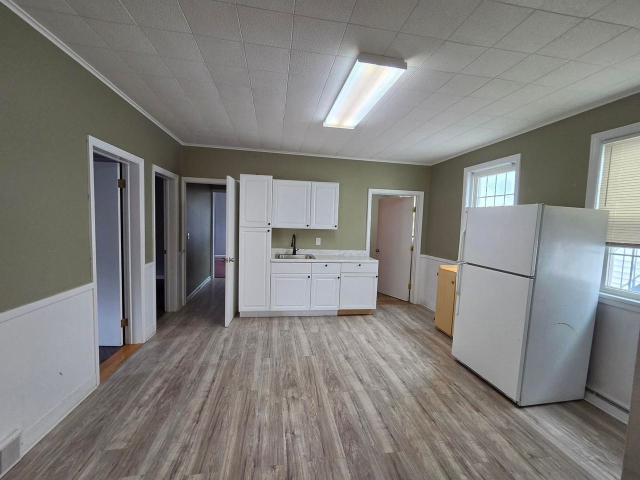 77 West St - Photo 2 of 12