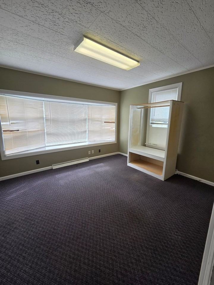 77 West St - Photo 3 of 12
