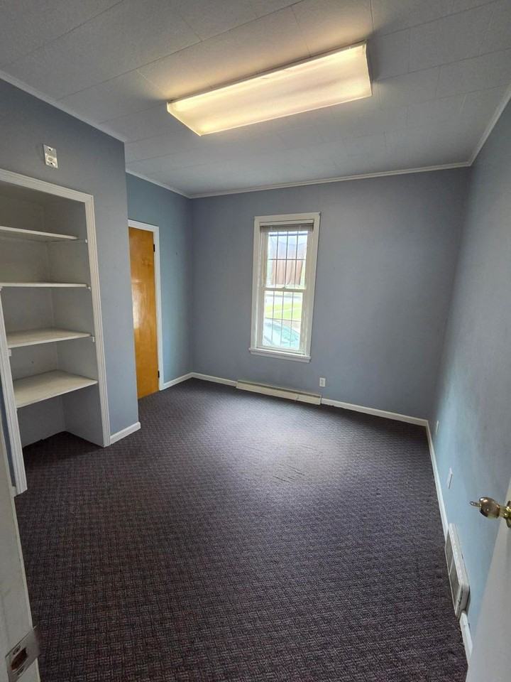 77 West St - Photo 4 of 12