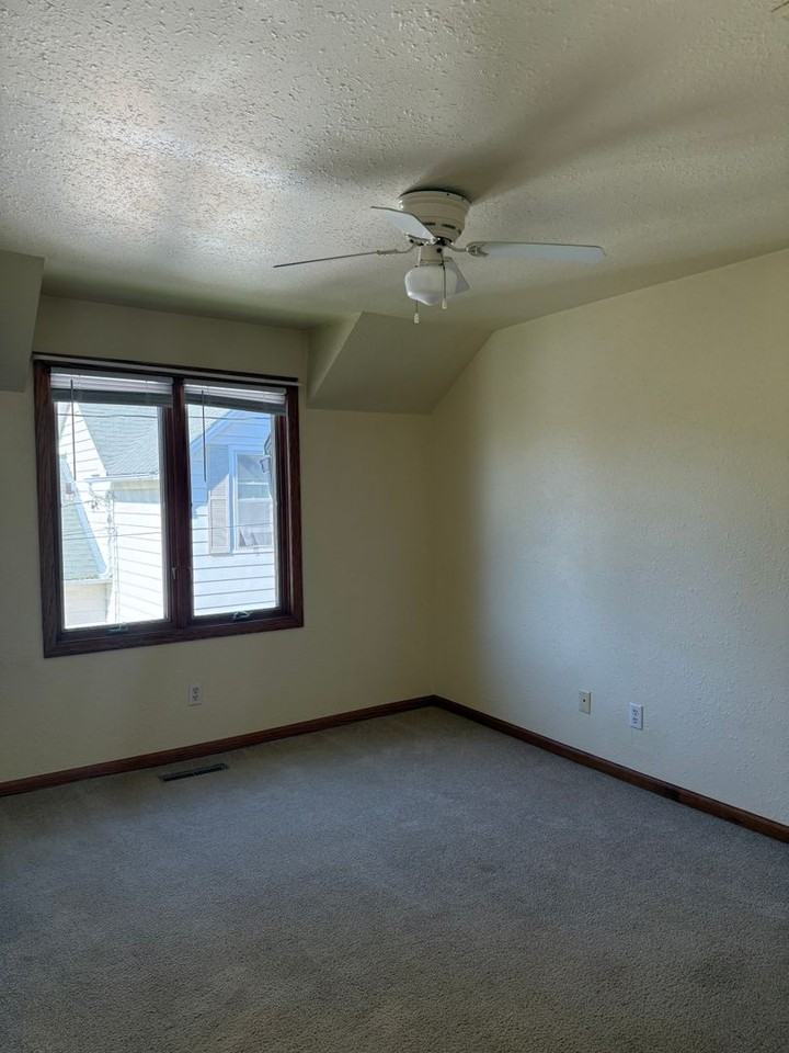 28 E 11th St - Photo 3 of 10
