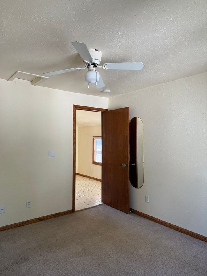 28 E 11th St - Photo 4 of 10