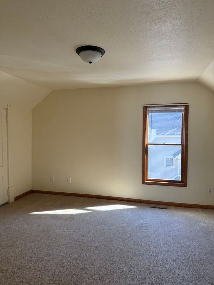 28 E 11th St - Photo 5 of 10