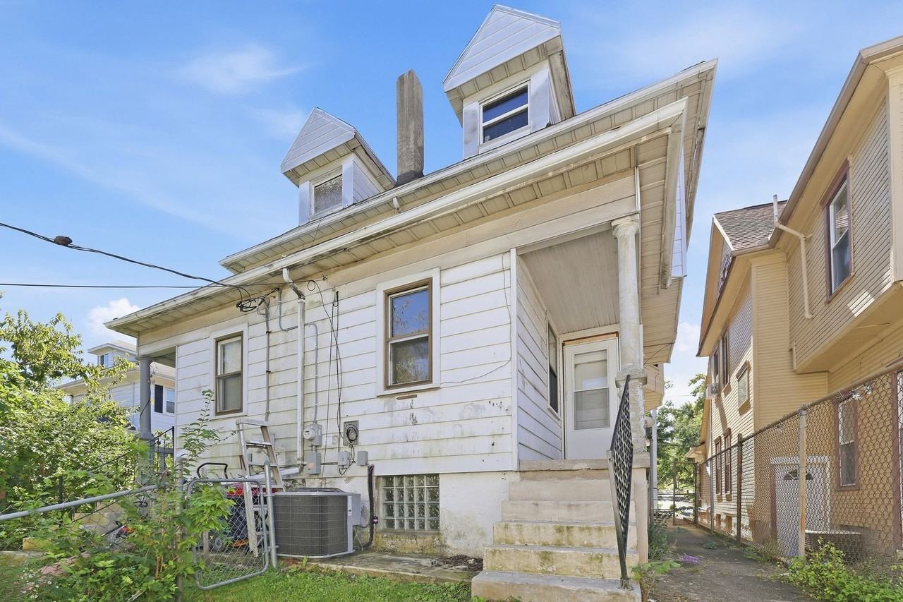 2105 Wyoming St - Photo 3 of 10