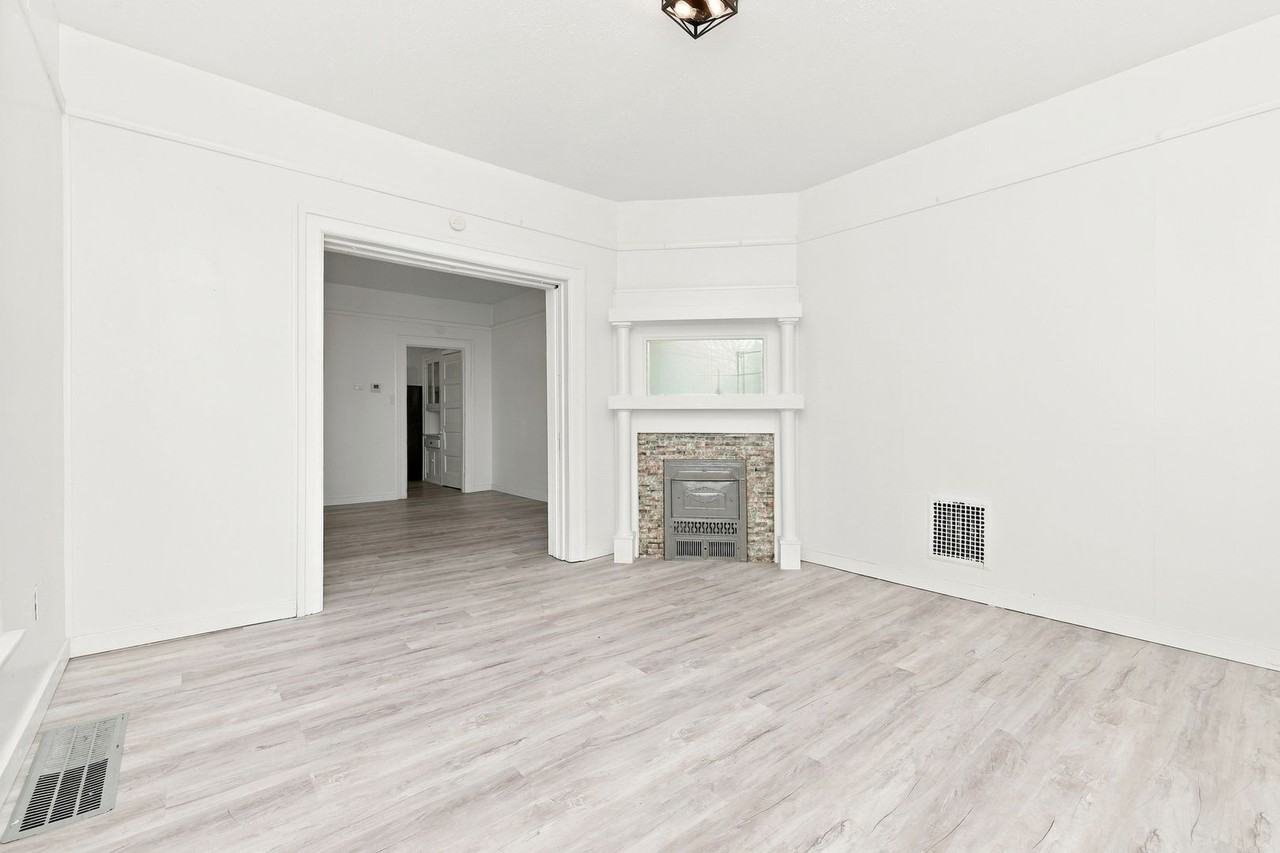 2105 Wyoming St - Photo 4 of 10