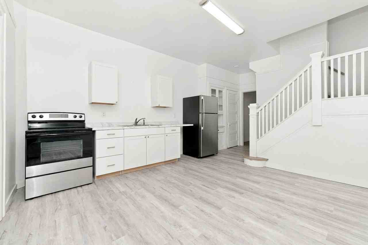 2105 Wyoming St - Photo 5 of 10