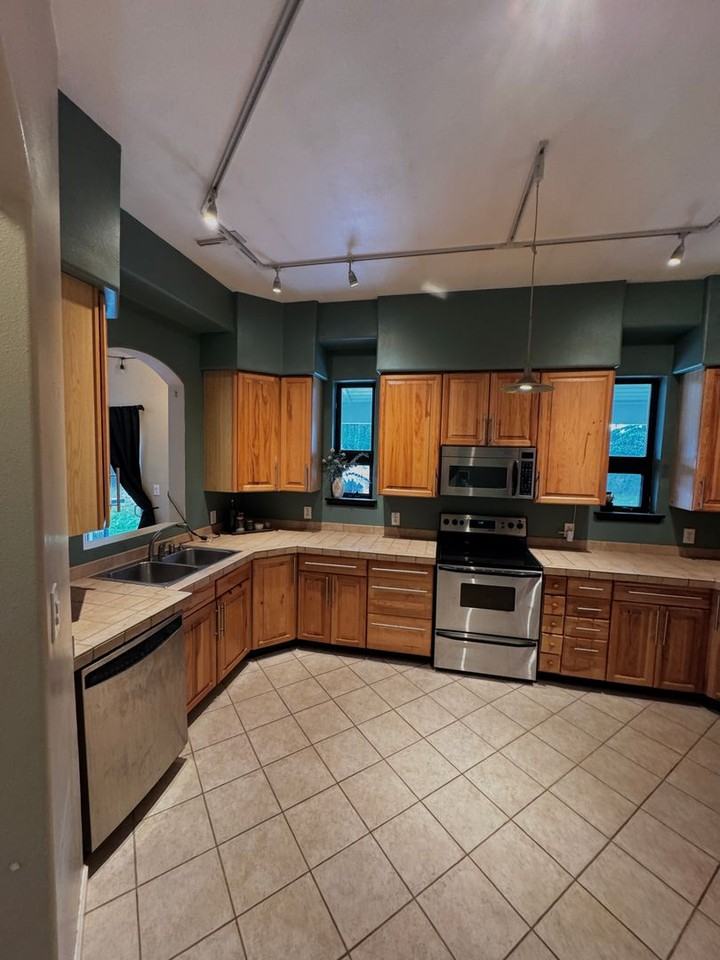 2830 Garnet Dr - Photo 2 of 18