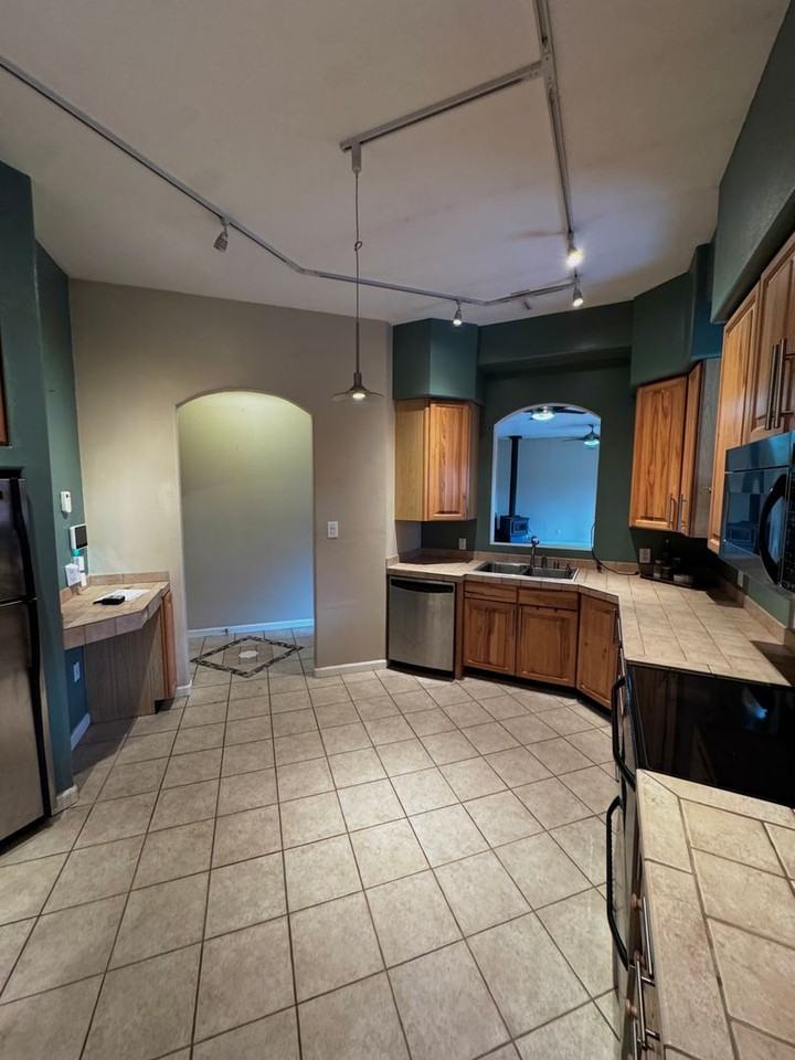 2830 Garnet Dr - Photo 3 of 18