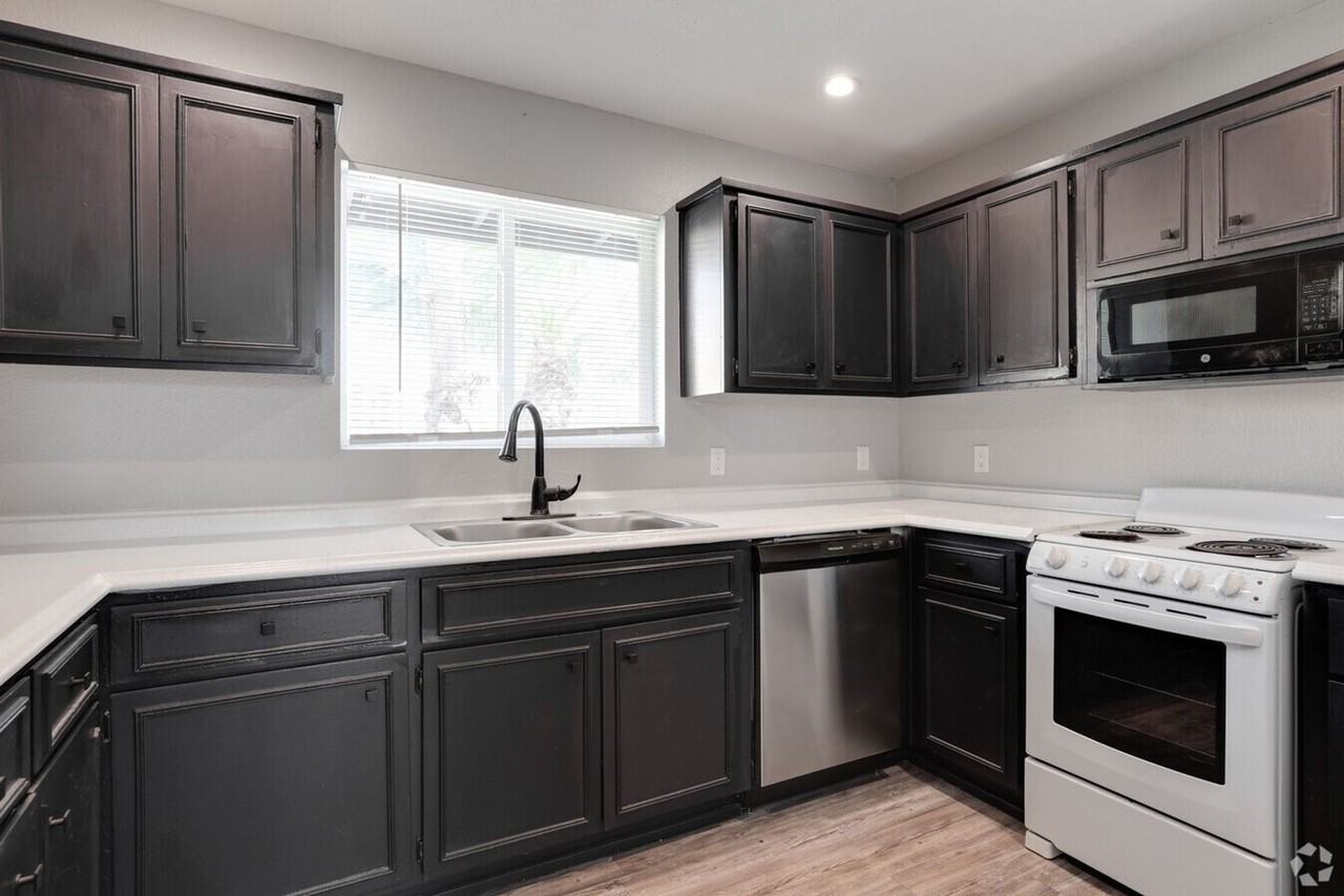 Discover your new home, prime Scottsdale location.  Ask about our amazing move in specials! - Photo 6 of 16