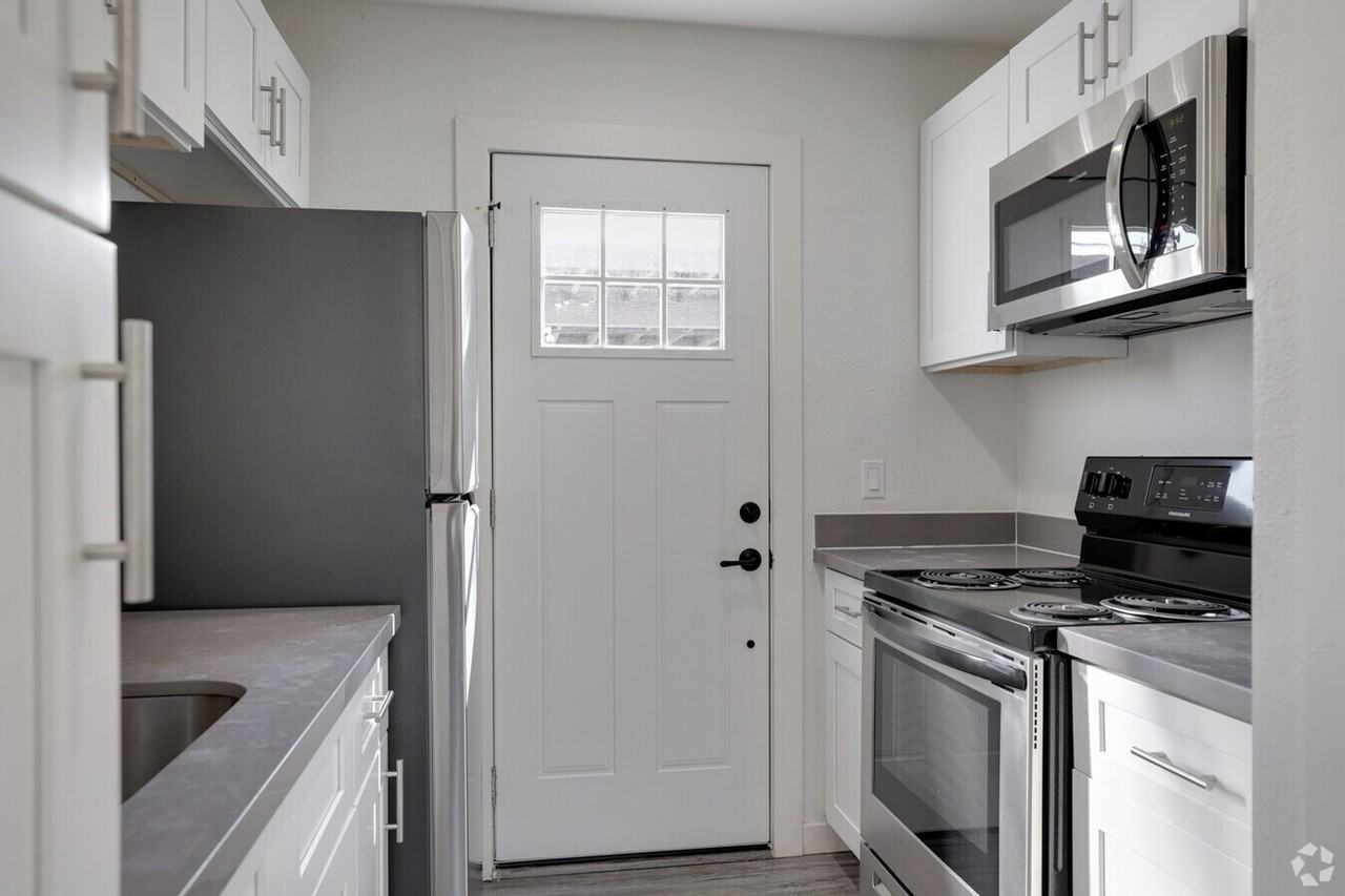 Discover your new home, prime Scottsdale location.  Ask about our amazing move in specials! - Photo 7 of 16
