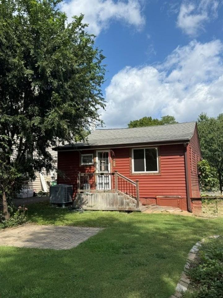 407 Oaklawn Ave - Photo 2 of 7