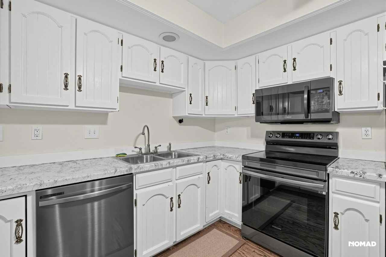 2037 N Academy Blvd - Photo 2 of 32