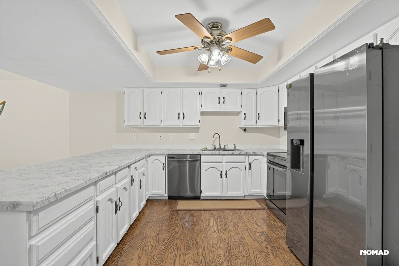 2037 N Academy Blvd - Photo 3 of 32