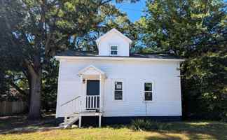 featured image of 1135 Holt St