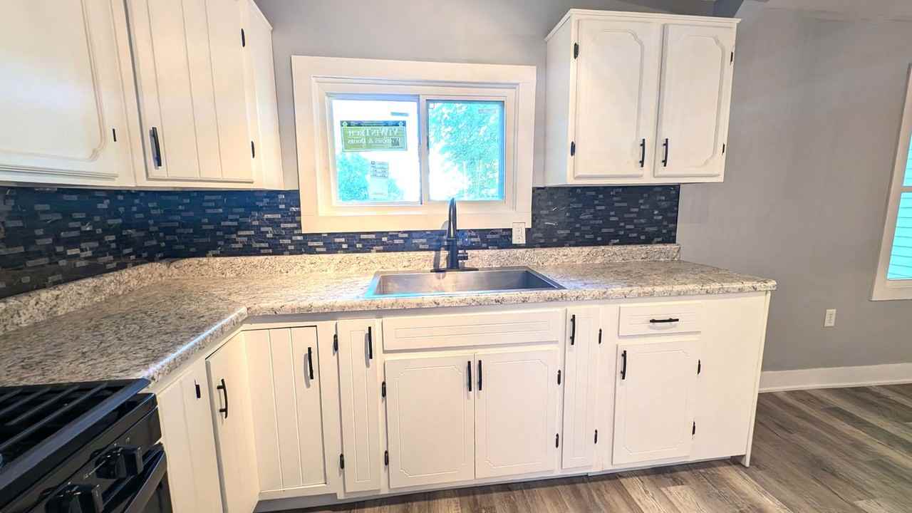 1135 Holt St - Photo 5 of 17