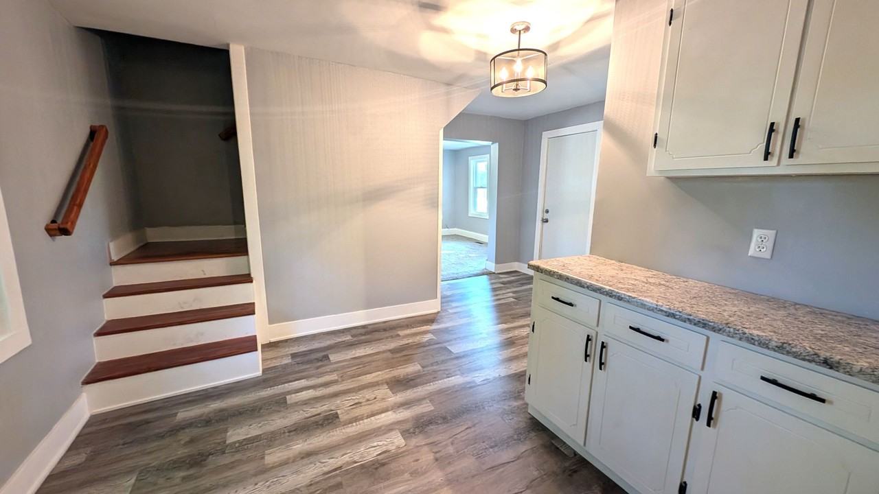 1135 Holt St - Photo 6 of 17