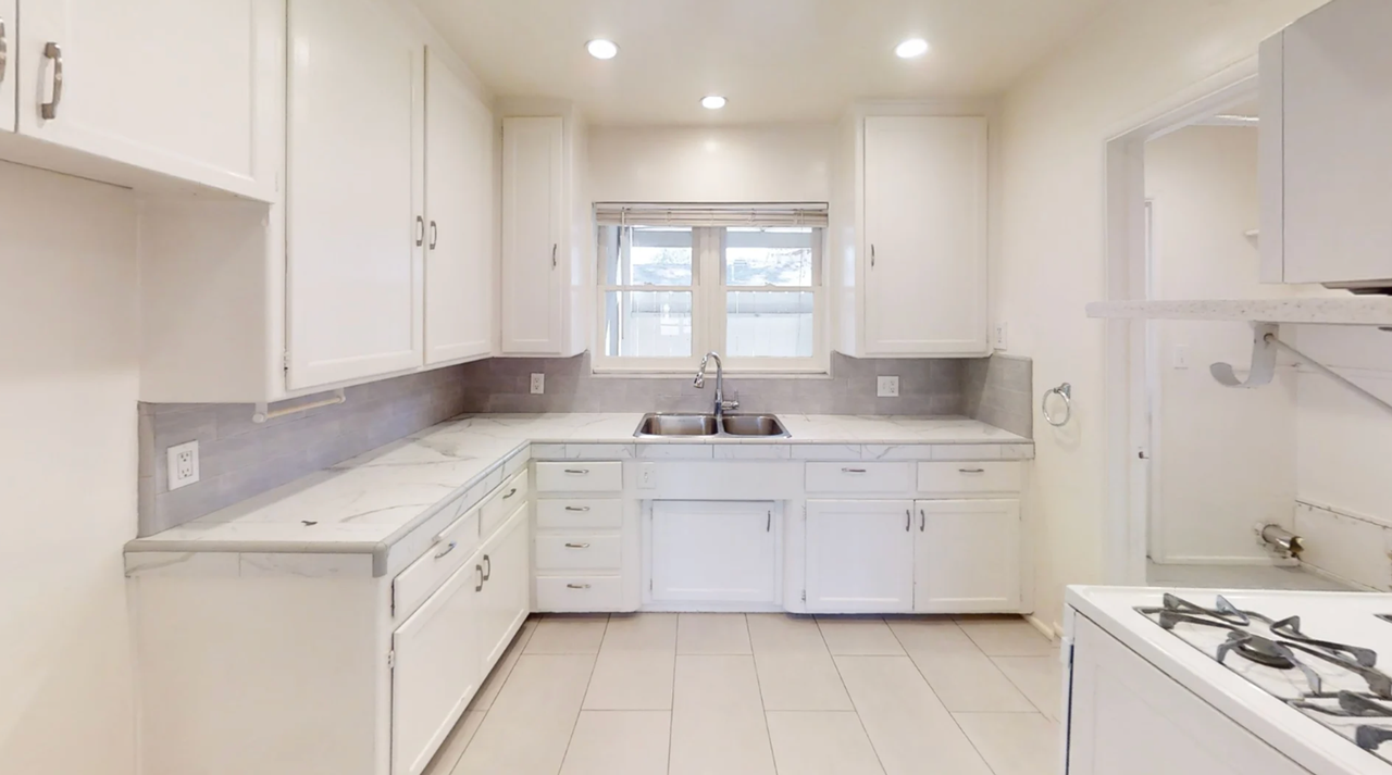368 N Harwood St - Photo 6 of 11