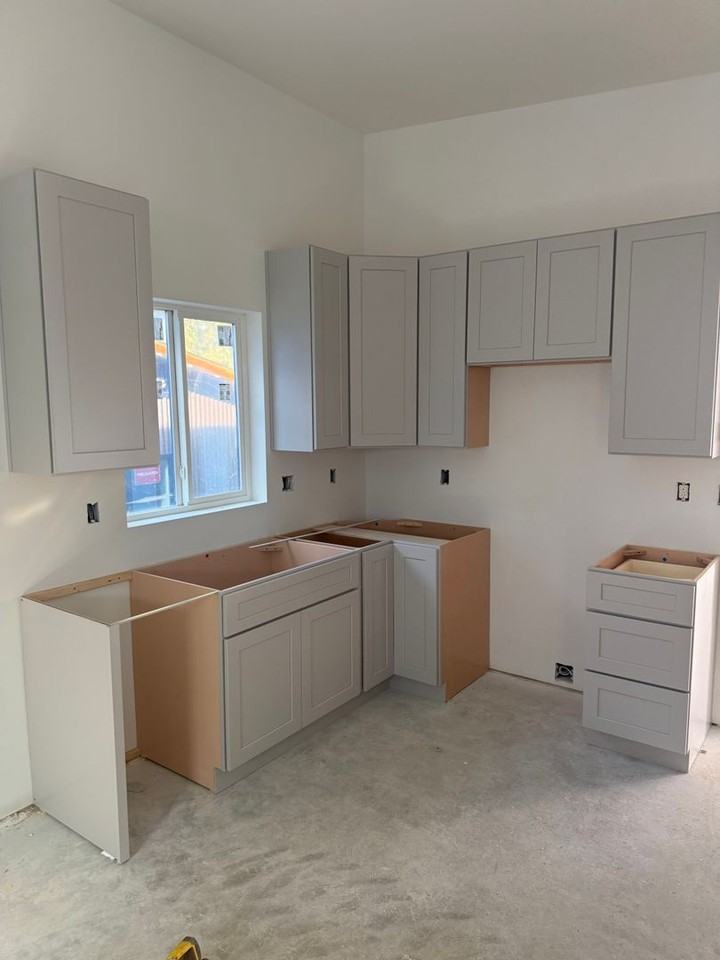 908 E Hastings Ave - Photo 3 of 4