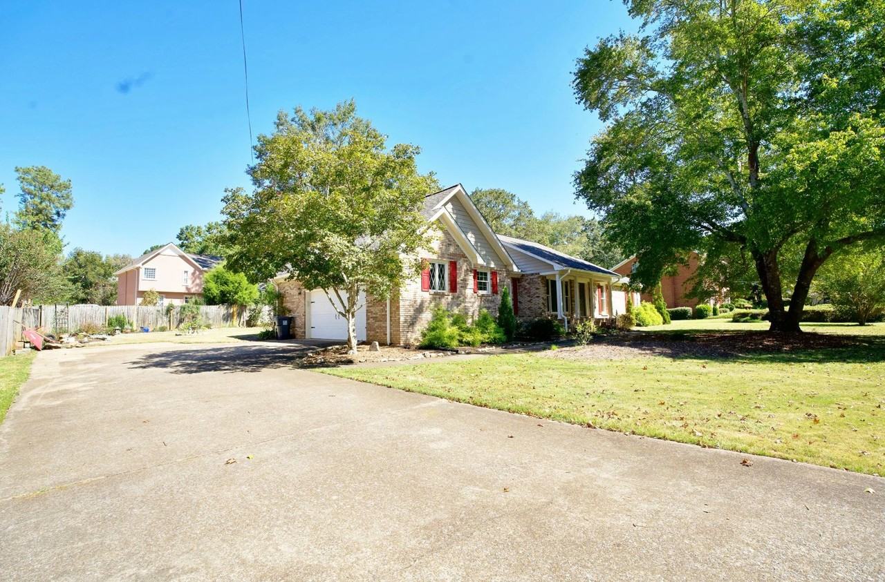 3048 Woodbridge Dr - Photo 2 of 18