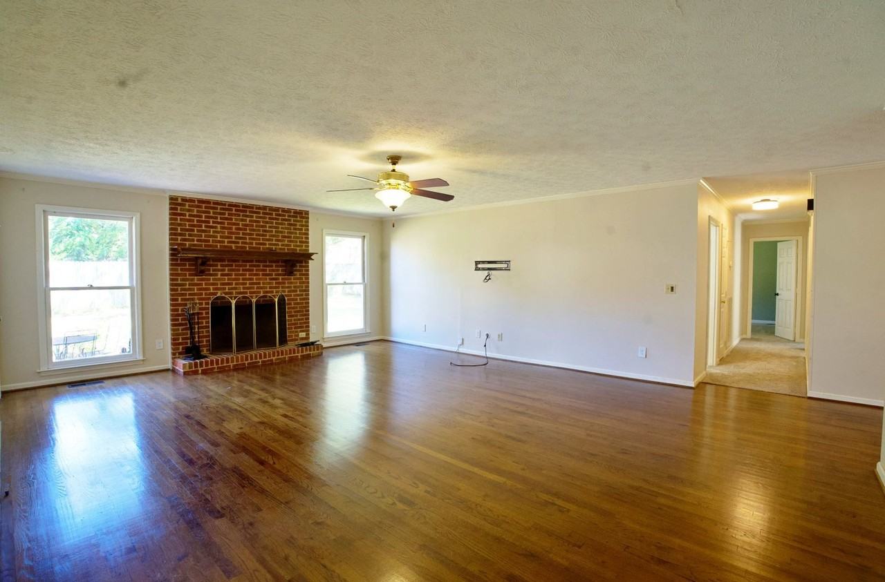 3048 Woodbridge Dr - Photo 3 of 18