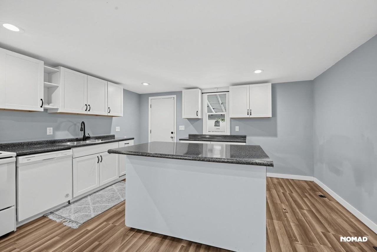 918 Elder St - Photo 4 of 32