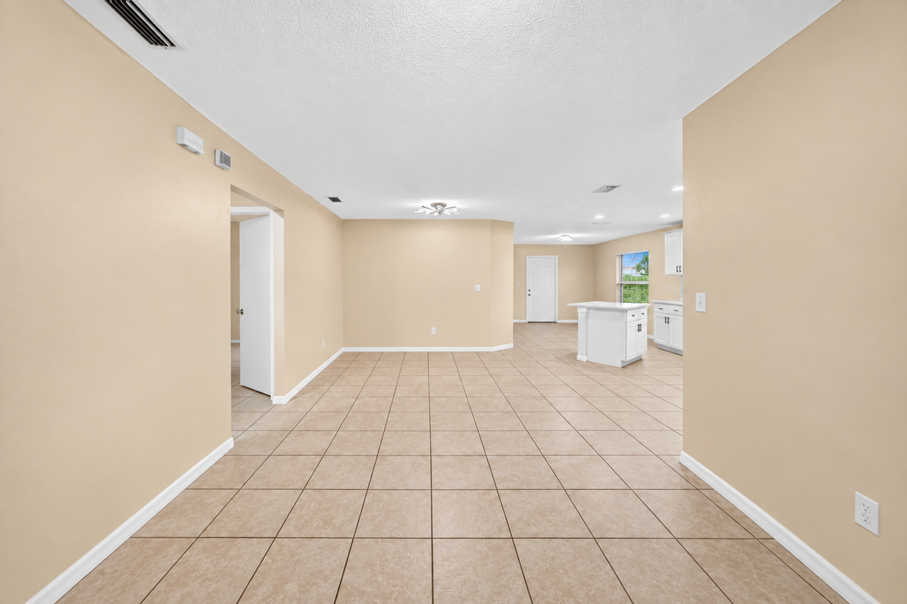 1121 Jarecki Ave - Photo 2 of 28