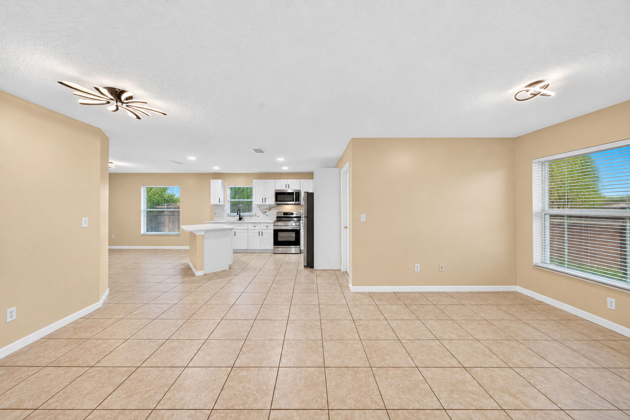 1121 Jarecki Ave - Photo 3 of 28