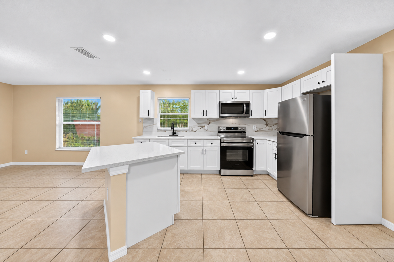 1121 Jarecki Ave - Photo 5 of 28