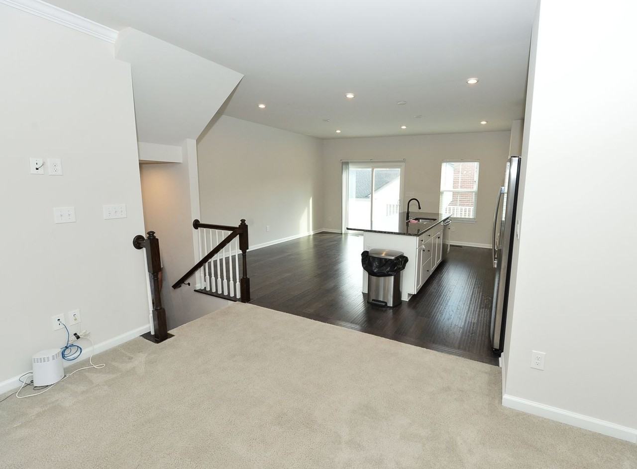 1093 Fleming Dr - Photo 6 of 23