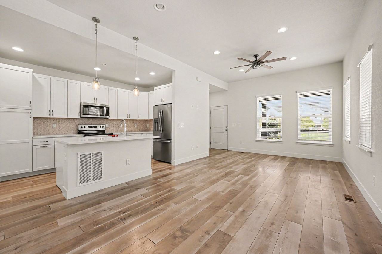 630 Promenade Dr - Photo 3 of 24