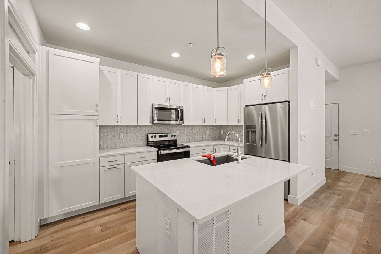 630 Promenade Dr - Photo 4 of 24