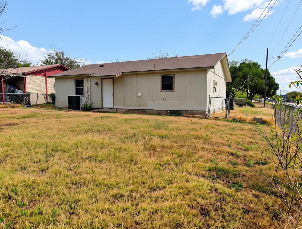802 E Irvin Ave - Photo 2 of 3