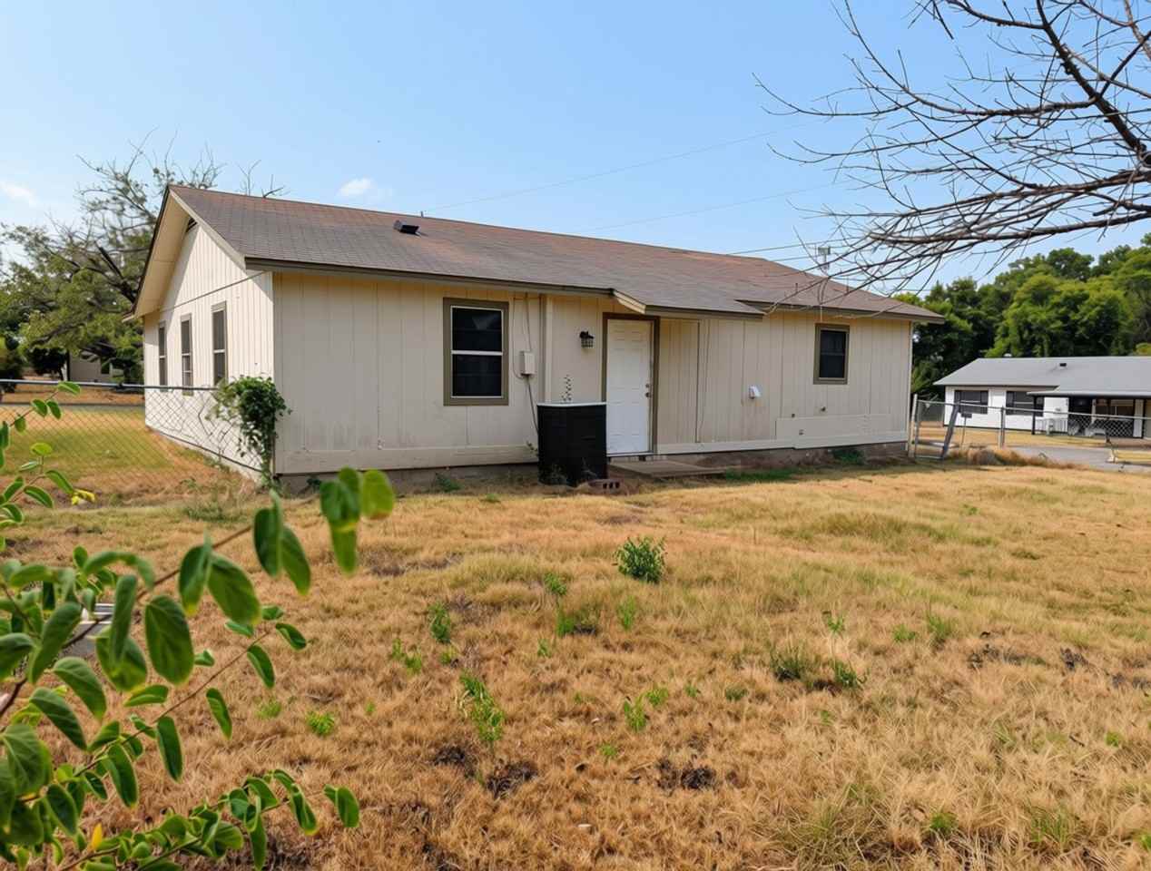 802 E Irvin Ave - Photo 3 of 3
