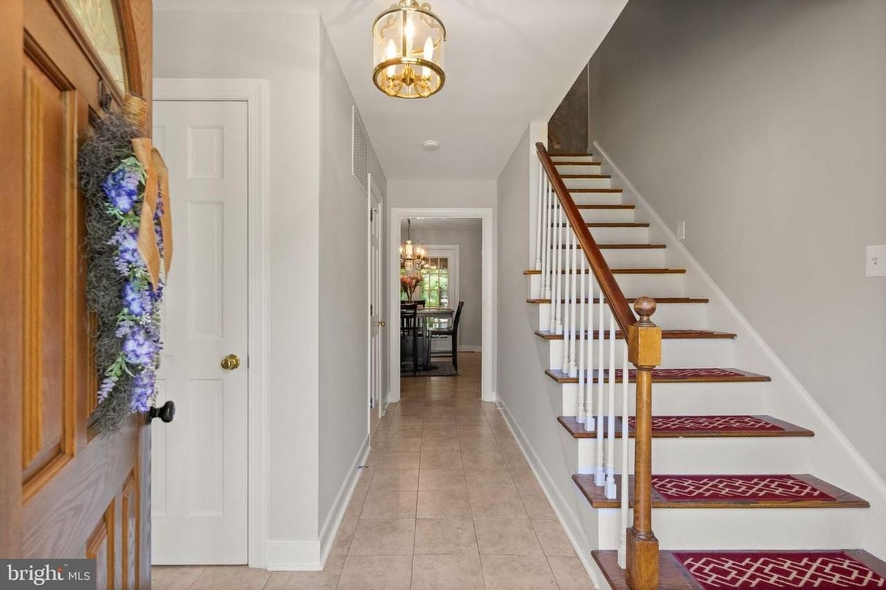 4 Matoca Ct - Photo 3 of 36