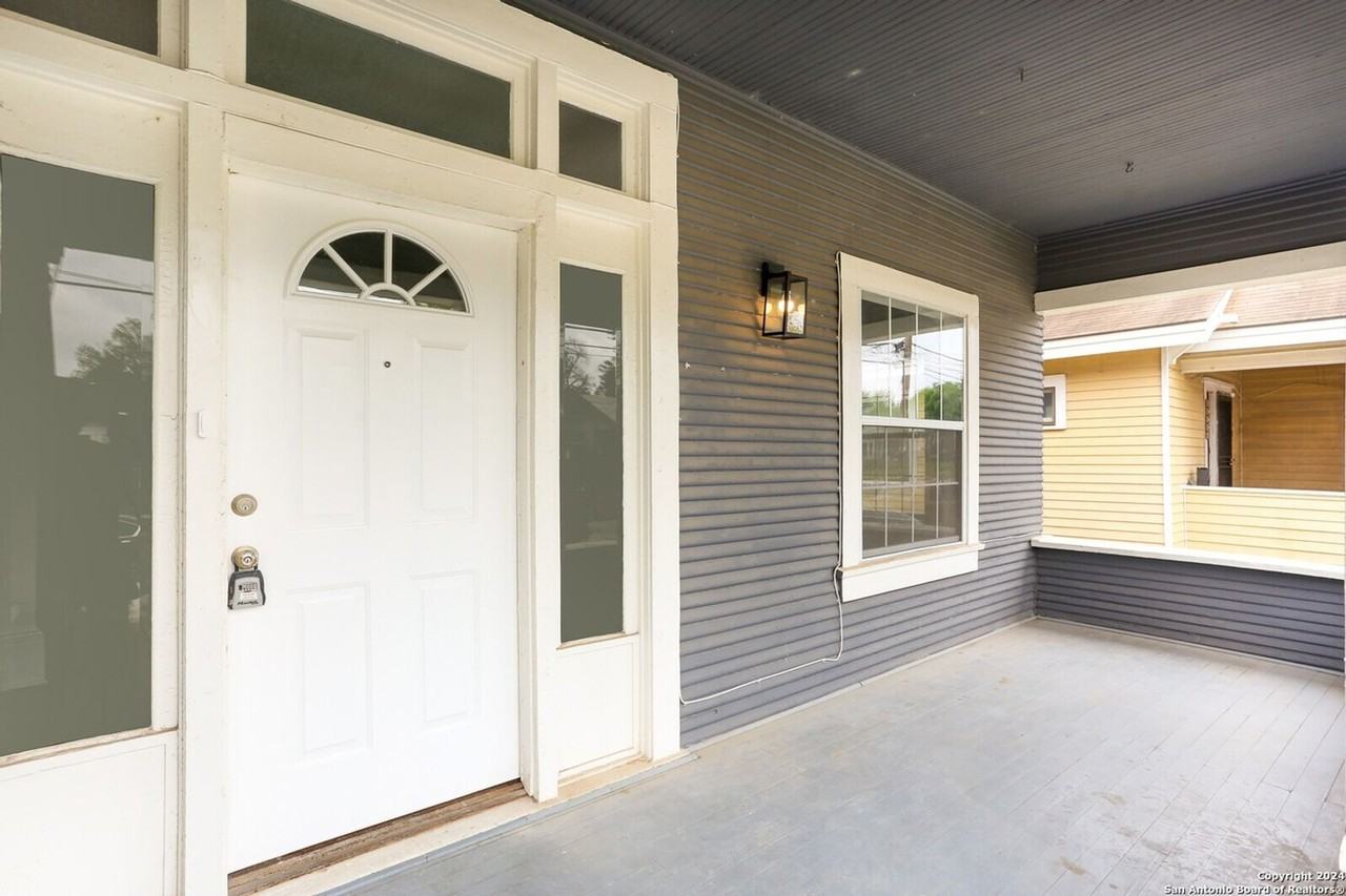 618 Saint James - Photo 2 of 23
