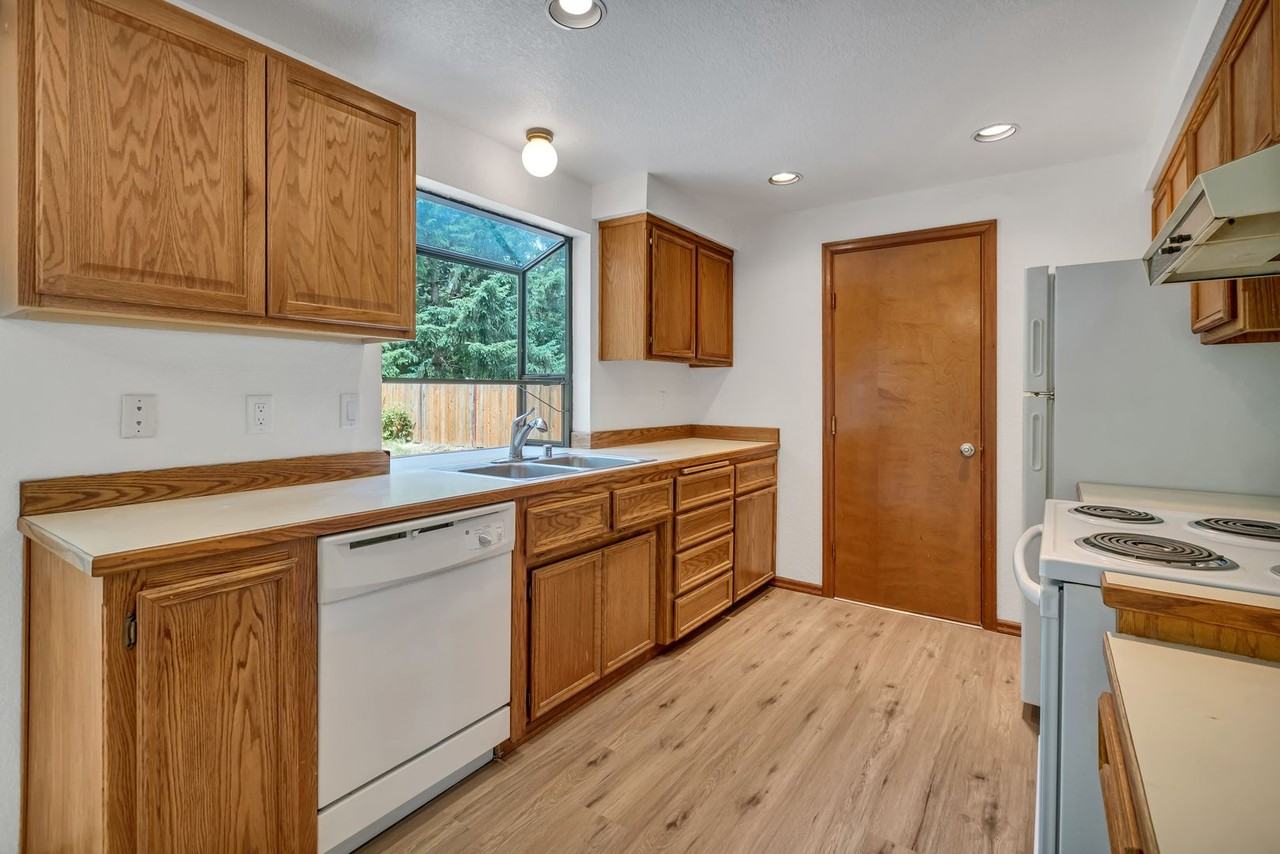 7413 144th Street Ct E - Photo 3 of 23