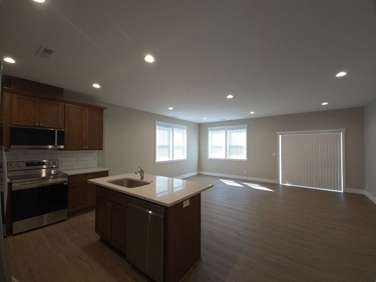 1254 W Hanley Ave - Photo 4 of 26